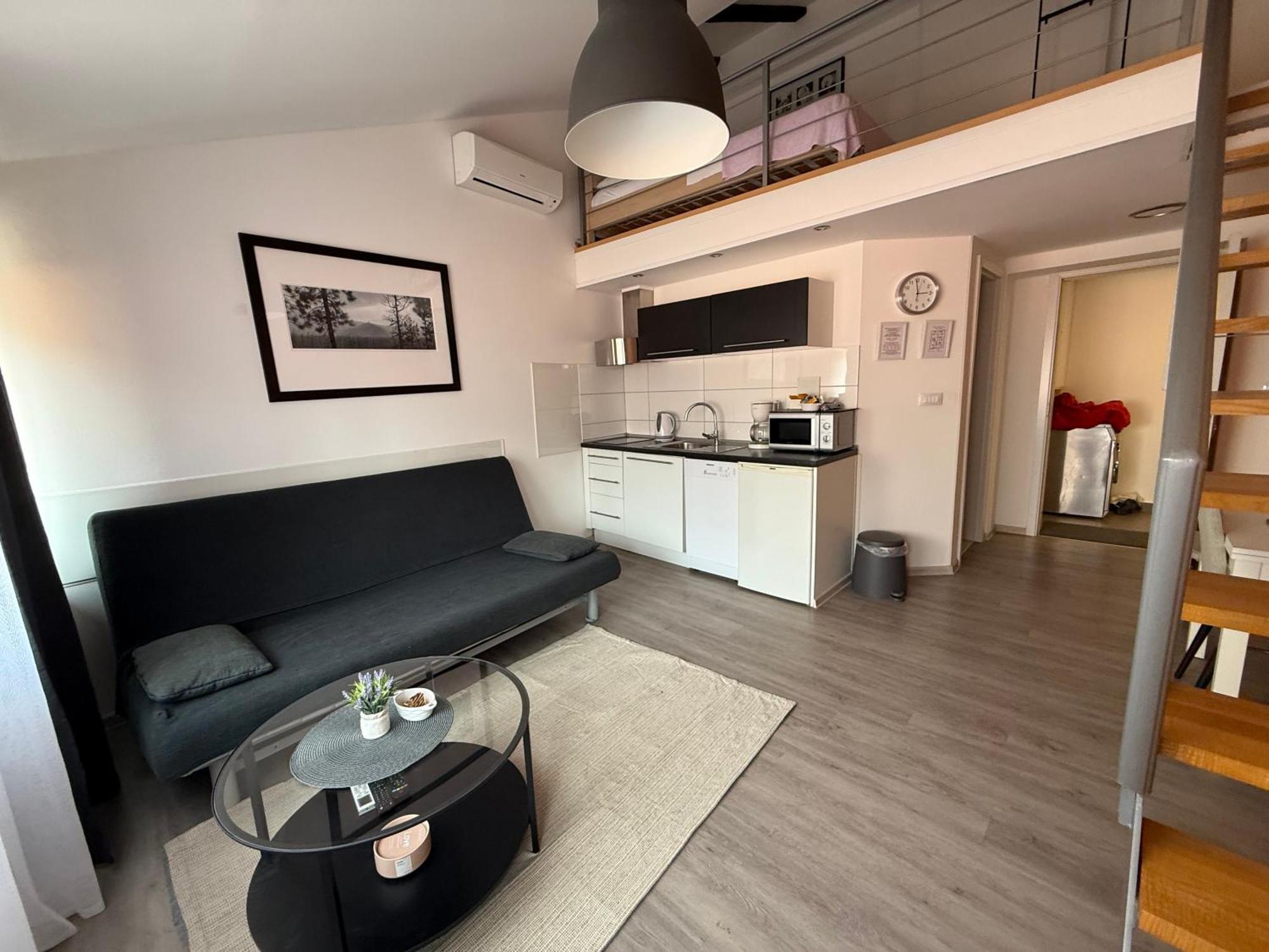 Downtown Apartment *